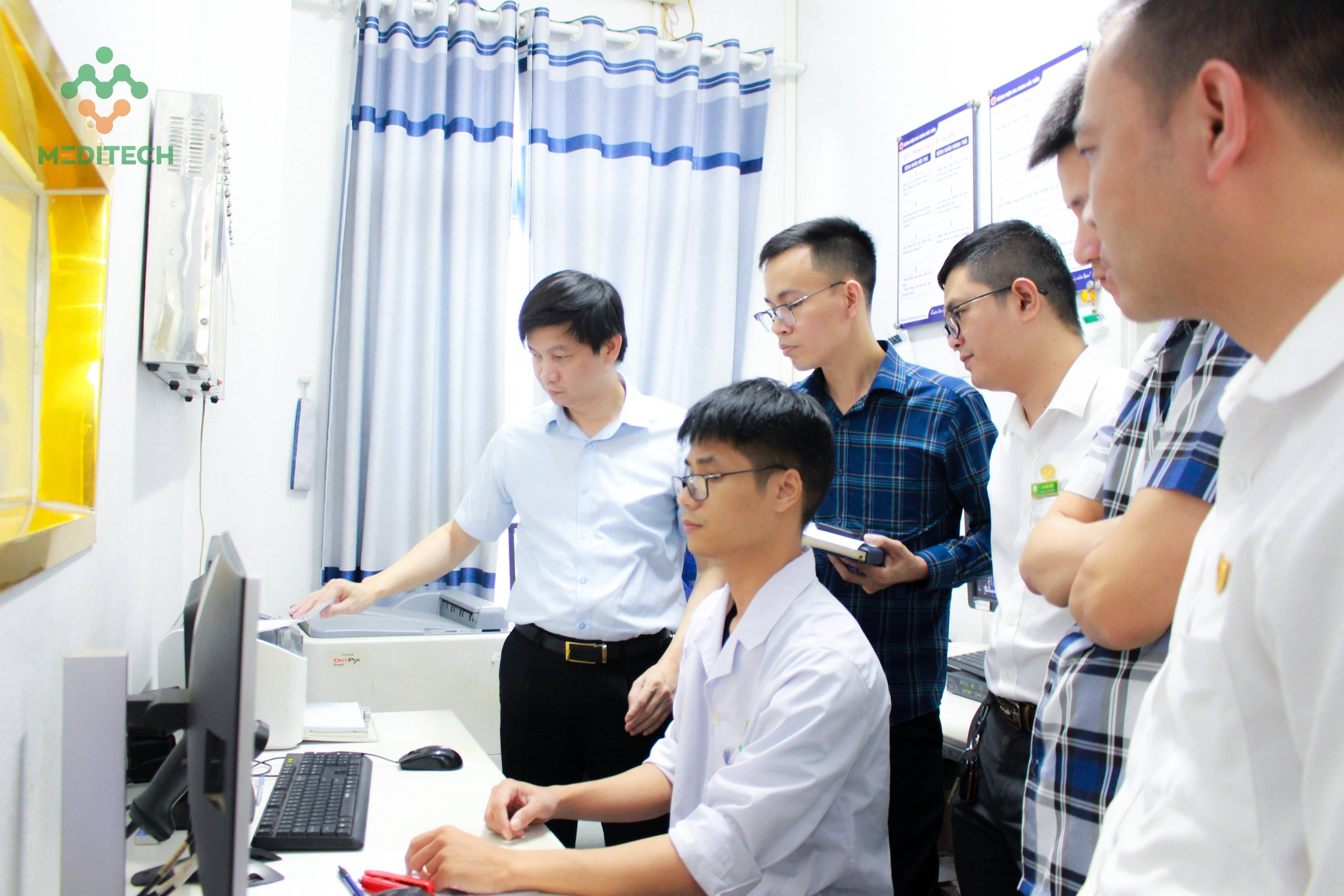 Chiến lược đào tạo "cầm tay chỉ việc" giúp xóa bỏ rào cản công nghệ, tạo sự an tâm cho đội ngũ y bác sĩ.