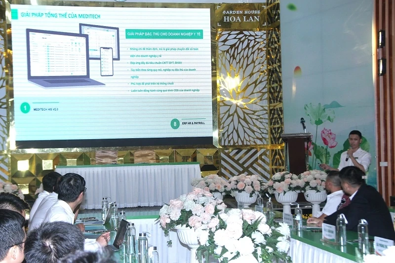 Chuyên gia Meditech trực tiếp tham gia bảo vệ, giải trình các vấn đề kỹ thuật chuyên sâu trước Hội đồng.